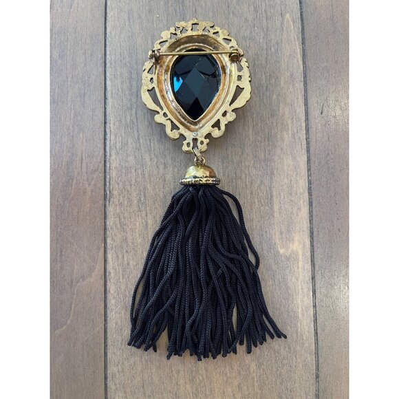 Victorian Style Gold Tone Brooch $5 bundle only - Picture 2 of 5